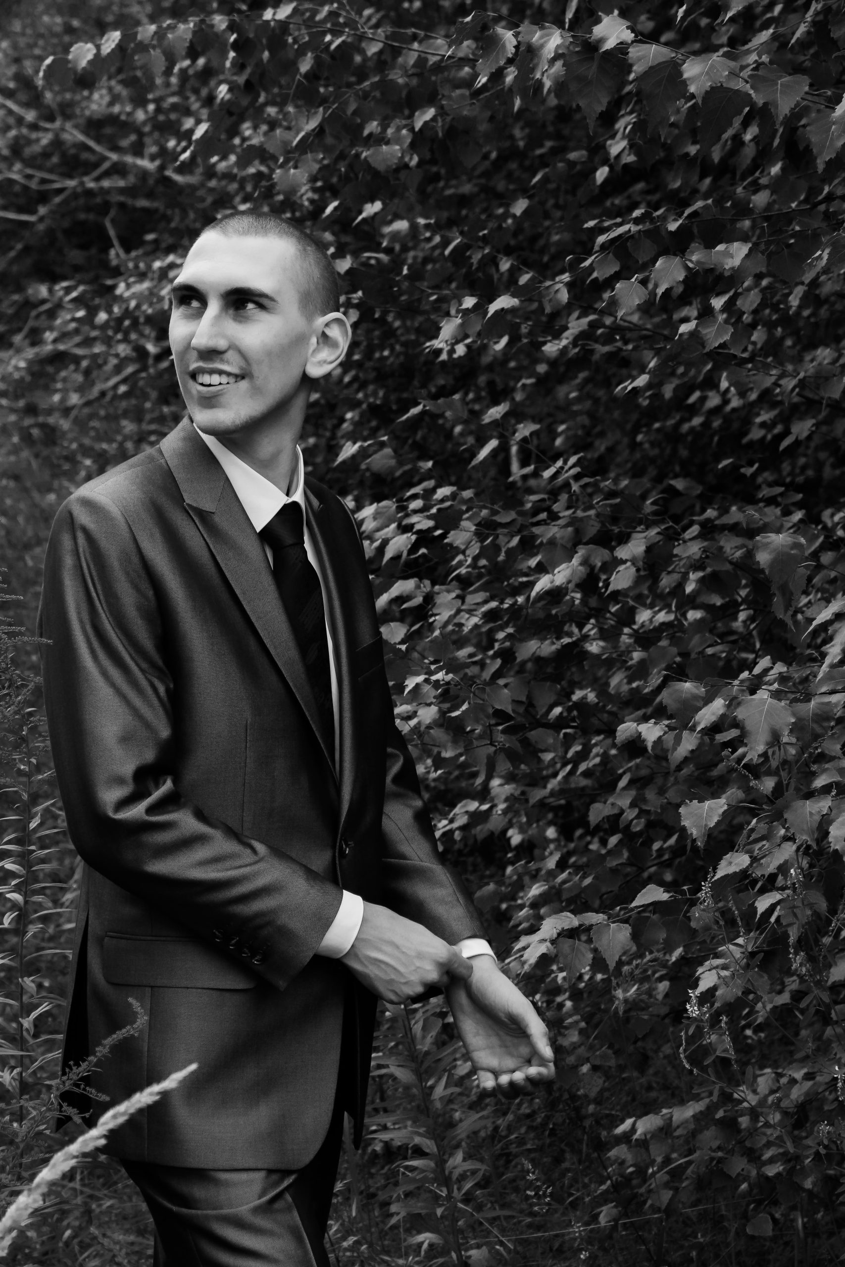 Businessfotografie mit Anzug in Schwarz/Weiß.